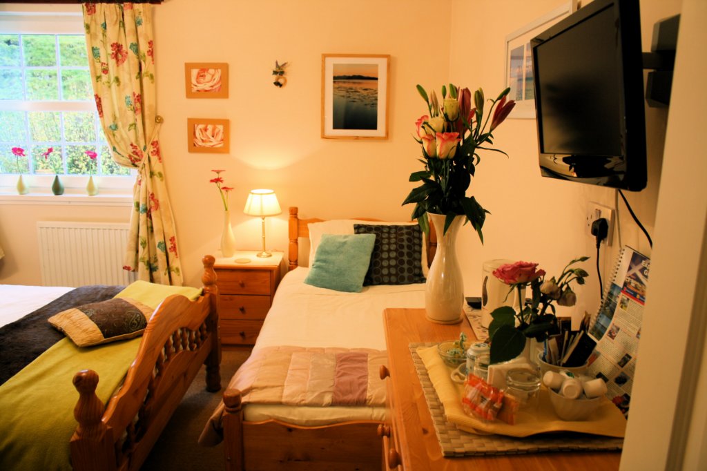 familyroom2.jpg